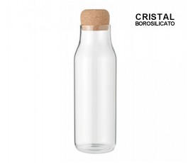 botella de vidrio de borosilicato con tapon de corcho en fondo blanco