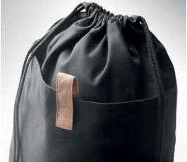 mochila de cuerdas de algodon reciclado color negro con bolsillo exterior