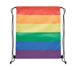 mochila de cuerdas con los colores de la bandera arcoiris en plano