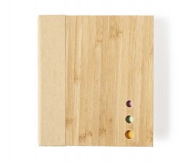 vista cenital del portanotas de tapa dura de madera de bambu con 5 blocs de notas adhesivas