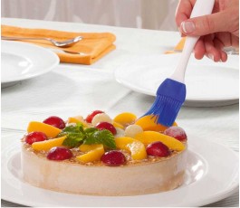 pincel de cocina modelo A4001 mango blanco y extremos color azul usado en pastel