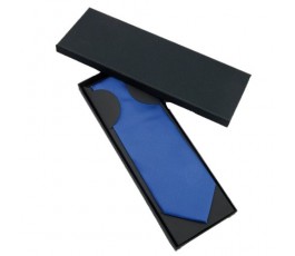 corbata de color azul en estuche abierto de color negro