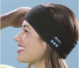 mujer vistiendo cinta para la cabeza de color negro con dispositivo Bluetooth