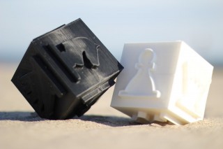 regalos-de-empresa-originales-ajedrez-playa-impresora-3D