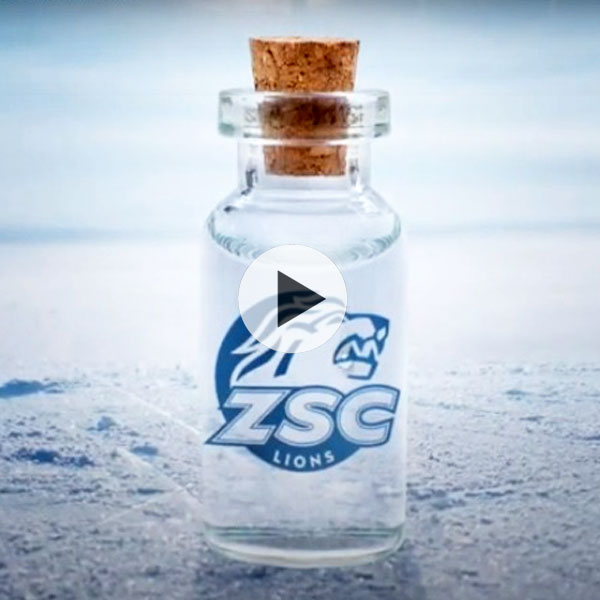 botella de los ZSC Lions con agua de su pista de hielo