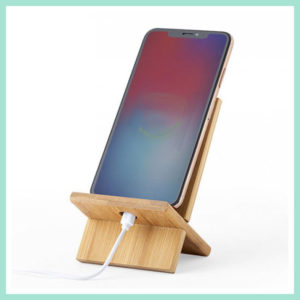 soporte para movil de bambu con telefono colocado
