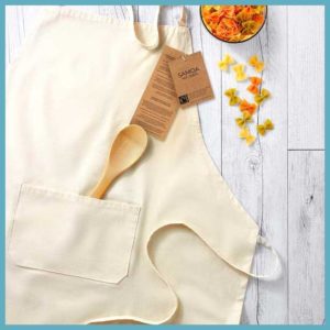 delantal-de-cocina-para-personalizar beige con etiquetas-fairtrade